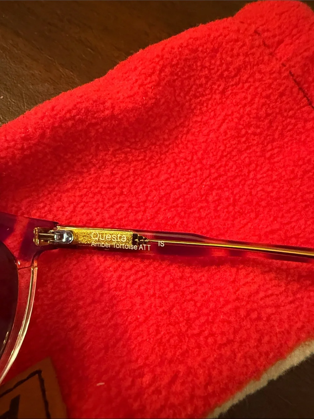 SMITH Tortoiseshell Frame Sunglasses with Gold Bridge and Dark Lenses